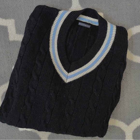BRANDY MELVILLE Navy blue cable knit trimmed V-Neck Sweater classic style - Picture 8 of 8